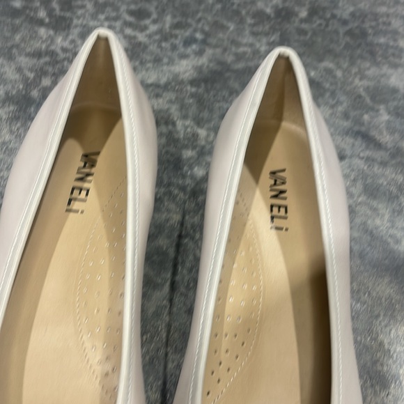 Vaneli- NWOT SZ 7 Nude Flats - Picture 3 of 7